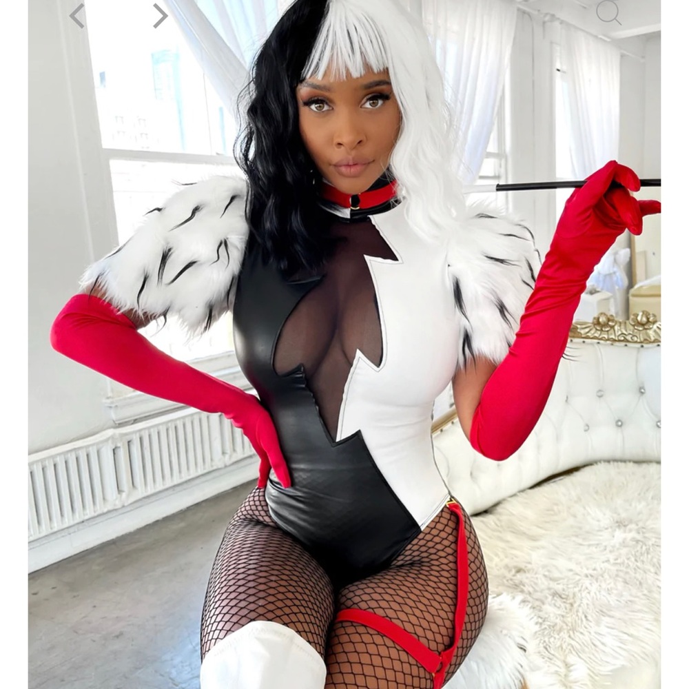 CRUEL ELLA SEXY MOVIE VILLAIN HALLOWEEN COSTUME.  FINAL SALE !!!
